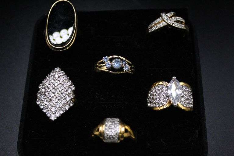 Rings of different sizes and designs and styles - Bunting Online Auctions