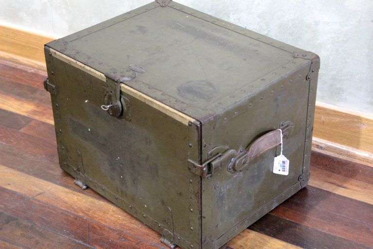 The Beals & Selkirk Trunk Co. WWII Field Desk with key WW II Field