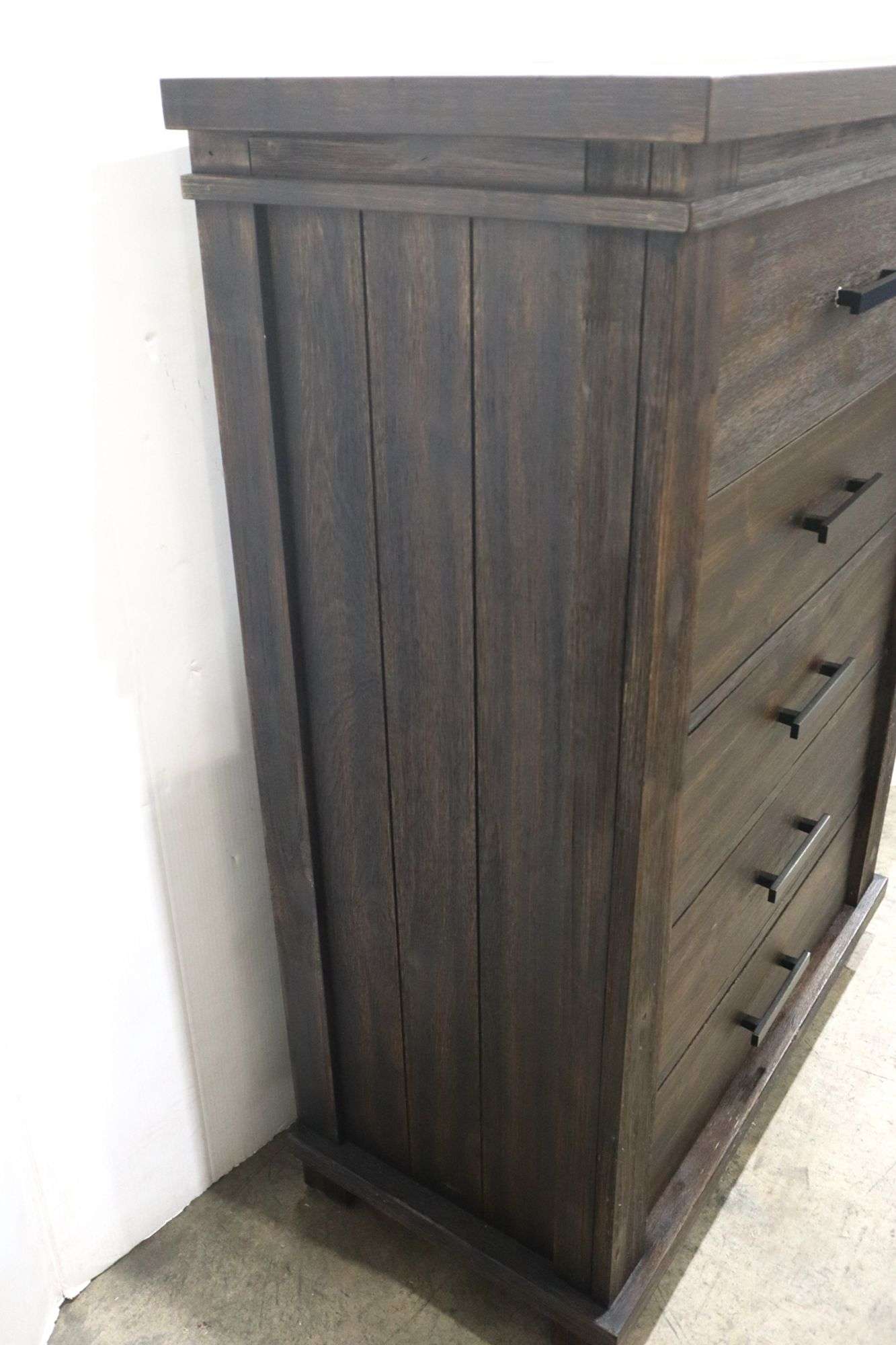 Green River Furniture Company 5-Drawer Dresser 36"x50"x18" - Bunting Online Auctions Green River Furniture Company 5-Drawer Dresser 36"x50"x18" - Bunting Online Auctions