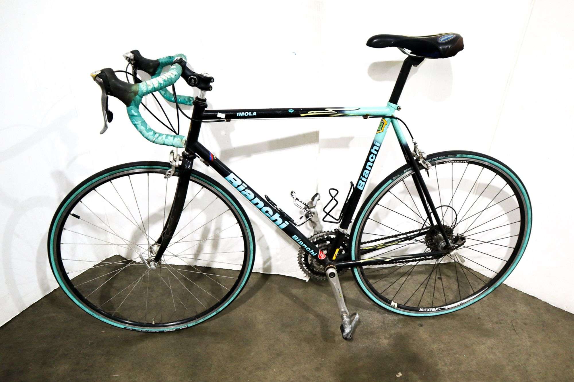 Bianchi Imola Road Bike - Bunting Online Auctions
