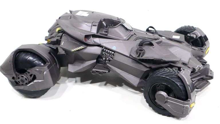 Justice League™ Ultimate Justice League™ Batmobile™ Vehicle Model FKM40 ...