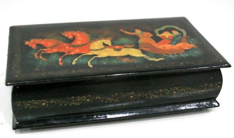Russian Vintage Hand Painted Signed Art Box with Certificate of Confirmed high quality work, created by Russian artist in Original Technique by Centuries-Old Tradition and Technology of Lacquer Miniature.