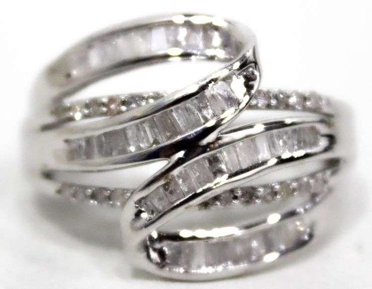 1 cttw Diamond (tested) and Sterling Silver Ring. Size 9.