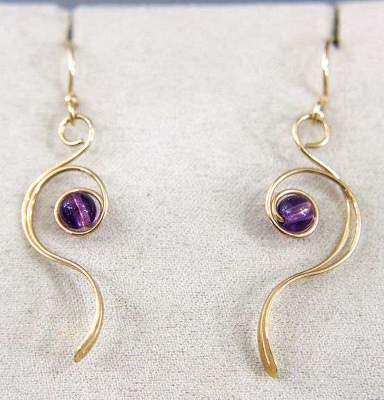 14KT Gold and Amethyst (tested) Drop Earrings. 1.7g