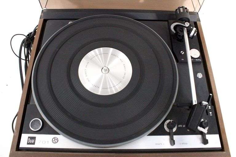 Dual 701 direct-drive turntable. This model was produced by the German ...