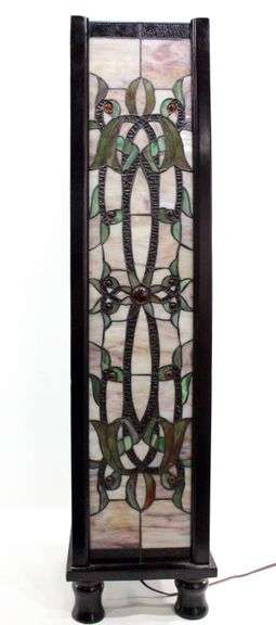Beautiful Tiffany Style Stained Glass Art Floor Lamp. 41x10