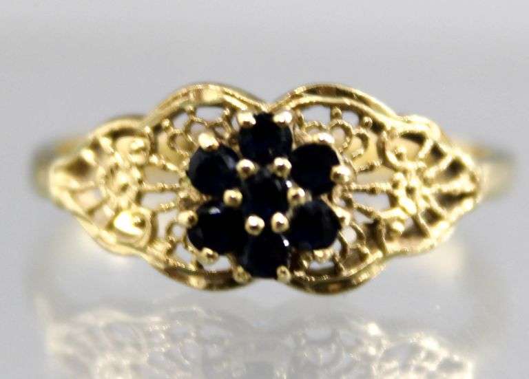 10 KT Gold Topaz (tested) Ring, size 7 1/2.     (2.36 gm t.wt)