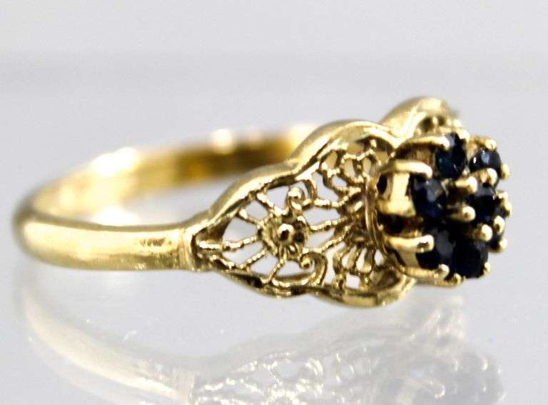 10 KT Gold Topaz (tested) Ring, size 7 1/2.     (2.36 gm t.wt)