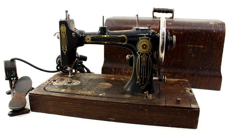 Antique 1910-1920 Damascus Grand Sewing Machine with Pedal - Wood Dome ...