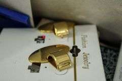 Jewelry , new in packages, large collection, in a gift box.