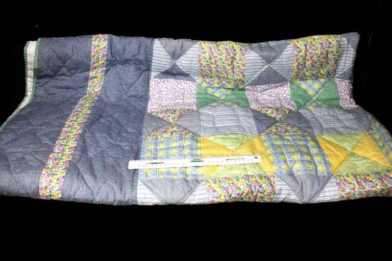 Soft Spring Colors Color Block Quilt. 100x84 Bunting Online Auctions