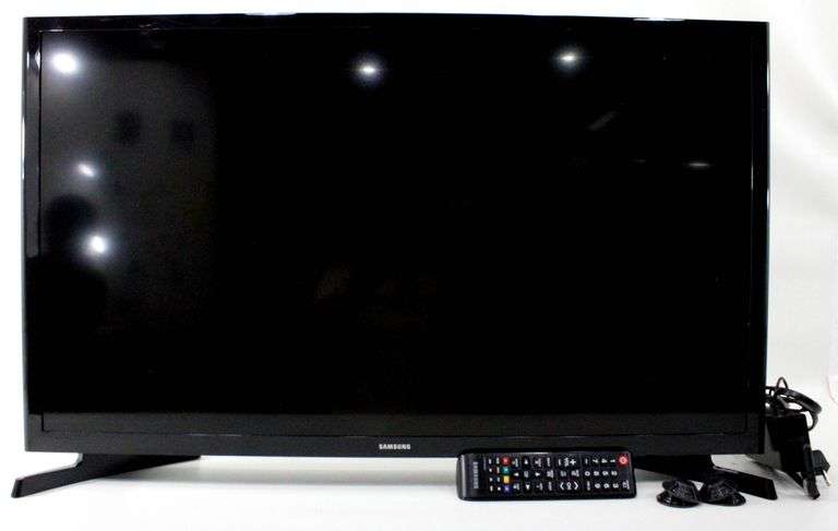 Samsung Model No: UN32J400DBF 30" TV with Remote.