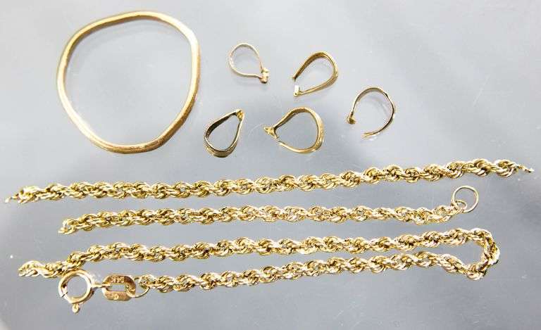 14 KT Gold scrap jewelry.    (2.73 gm)