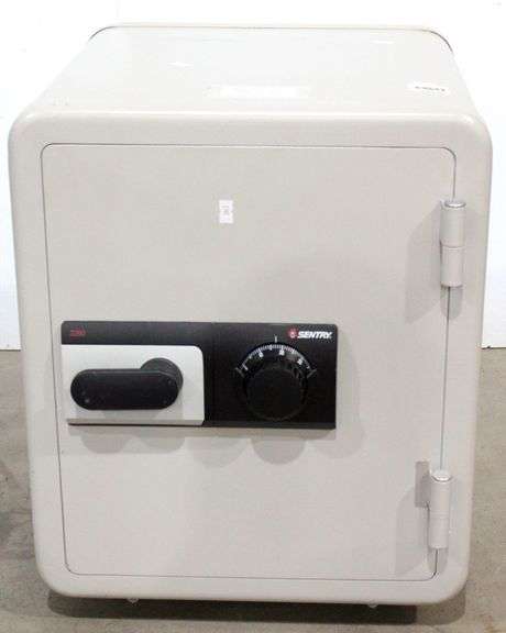 Sentry 2260 Safe with Hardware.