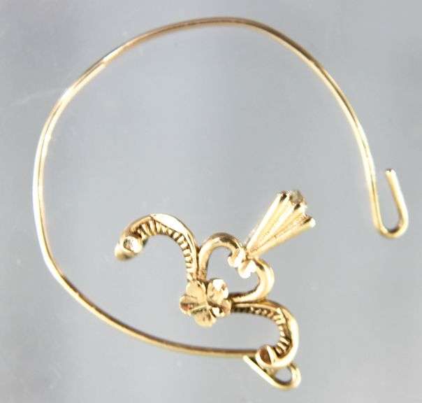 14 KT Gold charm holder Pendant.    ( 1.08 gm)