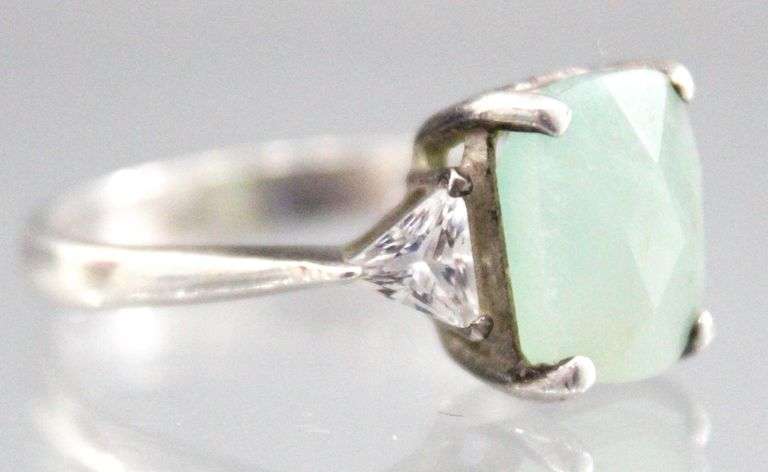 Sterling Silver Chrysoprase Ring, size 7.