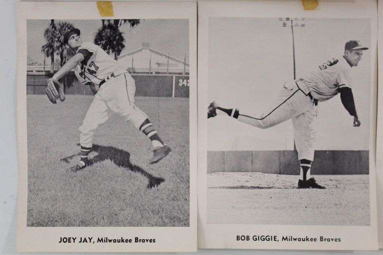 14 Player Photo Cards for the Milwaukee Braves. 1958-1960.