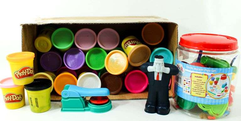 Play-Doh and Dough Bucket Play Set.