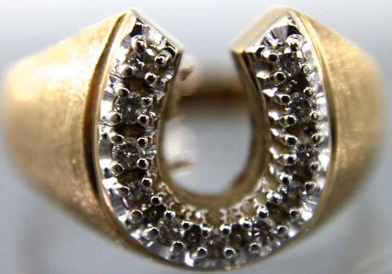 10KT Gold and Diamond (tested) Ring. 7g.  Size 9.5