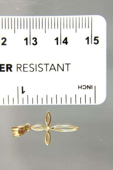 14 KT Gold Cross Pendant, new with tag.    (0.35 gm)