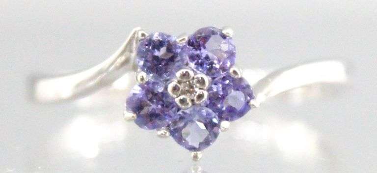 10 KT Gold and Amethyst Ring.  Size 7.25
