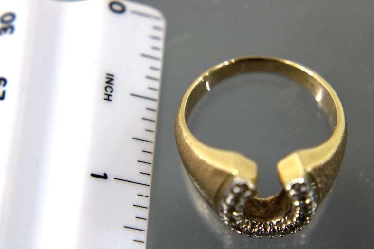 10KT Gold and Diamond (tested) Ring. 7g.  Size 9.5