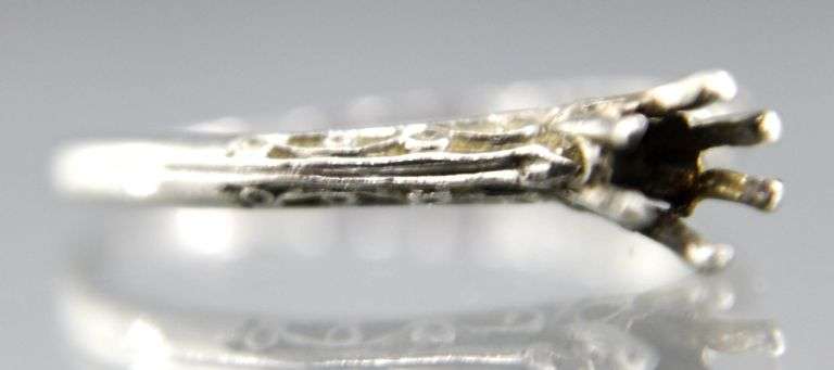 Platinum Ring setting, size 6.    (2.17 gm)