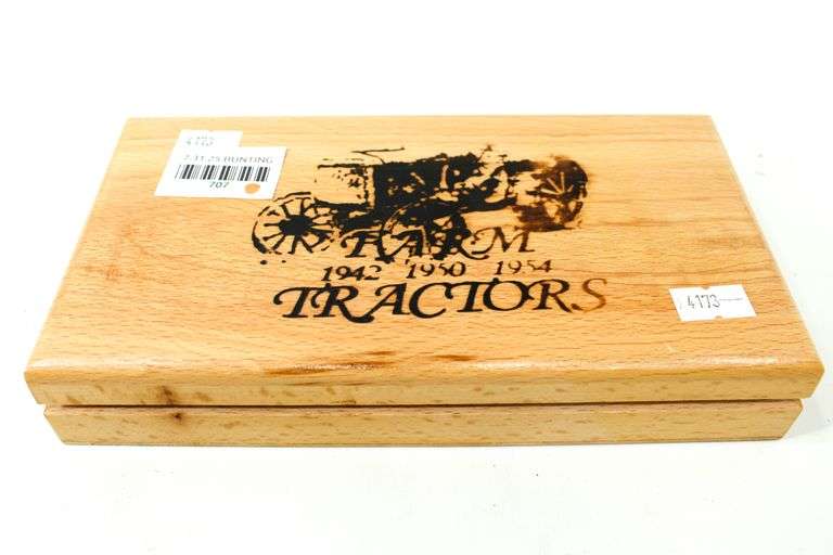 John Deere 1950 Farm Tractors Collector Folding Knives in Presentation Box