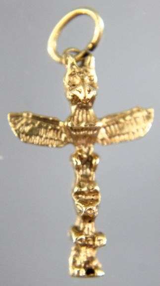 14 KT Gold Totem Pole Charm / Pendant   (1.34 gm)