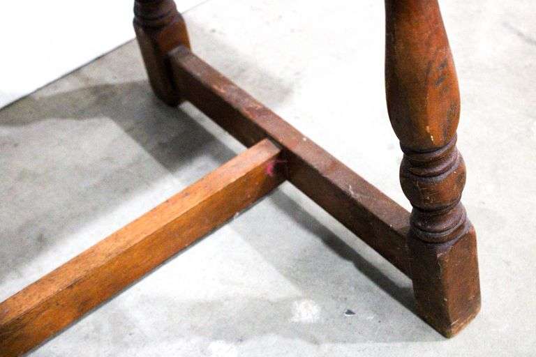 Turned Legs Trestle Table - 28 x 16 x 19