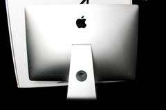 2017 iMac Reset to factory specs.  2017 Apple iMac 27 inch 1TB HDD 8G RAM Quad core 3.4GHz Intel Corei5.  .Per consignor, Excellent Condition.