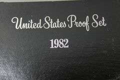 United States 1982 Proof sets , ( 4x ) and 1988 uncirculated  set 5 items
