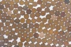 335+ Lincoln "Wheat" Pennies. Includes 1909 "VDB", Teens, Twenties, Thirties to 1939, with Early Years and Assorted Mint Marks..