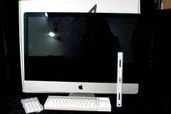 2017 iMac Reset to factory specs.  2017 Apple iMac 27 inch 1TB HDD 8G RAM Quad core 3.4GHz Intel Corei5.  .Per consignor, Excellent Condition.