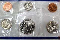 United States 1982 Proof sets , ( 4x ) and 1988 uncirculated  set 5 items
