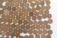 335+ Lincoln "Wheat" Pennies. Includes 1909 "VDB", Teens, Twenties, Thirties to 1939, with Early Years and Assorted Mint Marks..