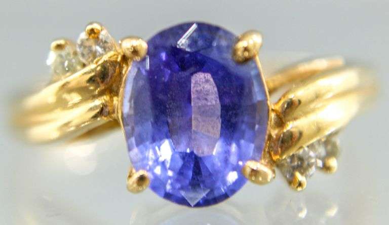 14 KT Gold Tanzanite Ring, size 7.     (2.95 gm t.wt)