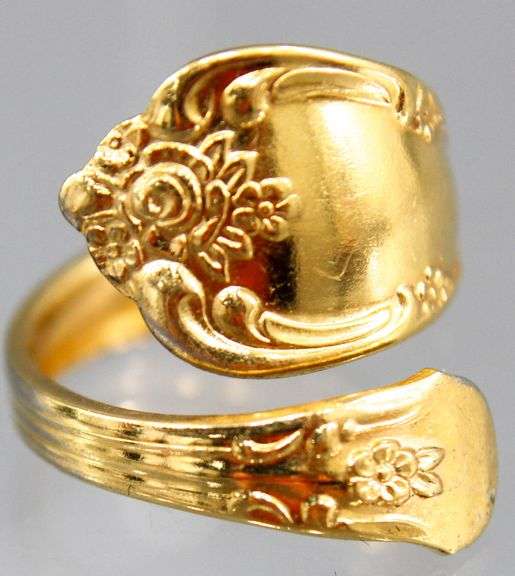 Oneida Silversmiths gilt spoon Ring, size 7, in a vintage presentation case.