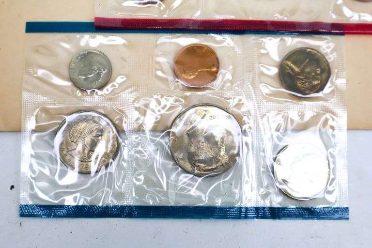 1976 Bicentennial Silver proof set , 1979 Mint uncirculated set