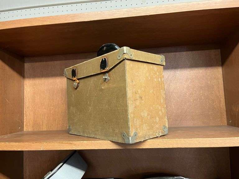 Contents on Shelf. Projectors, Radios, Signal Tracker, Communicator