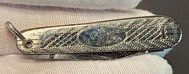 3 Pen Knives. Clasps (not bodies) are 10 and 14k Gold