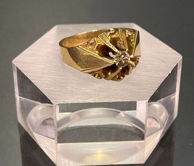 Gold Ring. Unmarked, size 7, tested with 10k, weighing 4.45 grams