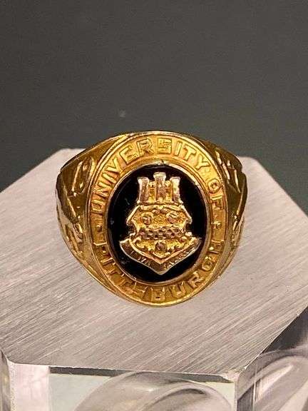 10K Men's Ring. 1917 University of Pittsburgh, size 4.5. Weighing 7.65 grams