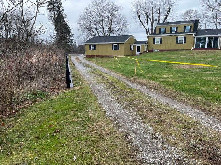 Tight Parking - Trailers Be Advised. Click for details.