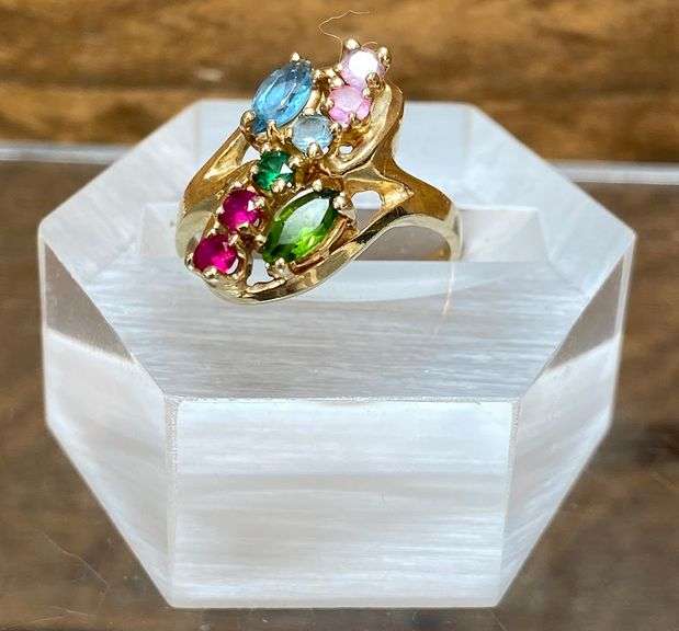 10k Gold Ring. 3.4g
