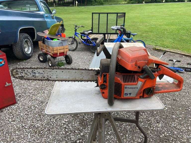 Chainsaw. Husqvarna 51. Note: Top is loose.