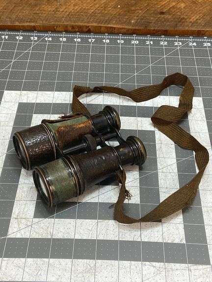 La Reine Paris Binoculars