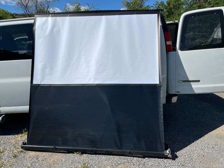 Pop Up Projector Screen (raises up easily from case)