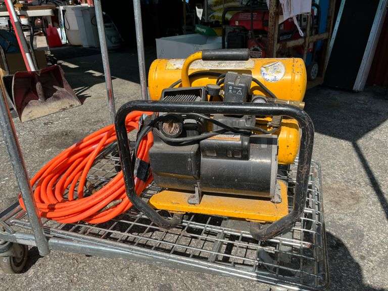 Campbell Hausfeld 4 Gallon Compressor, Model WL506201AJ, Powers On