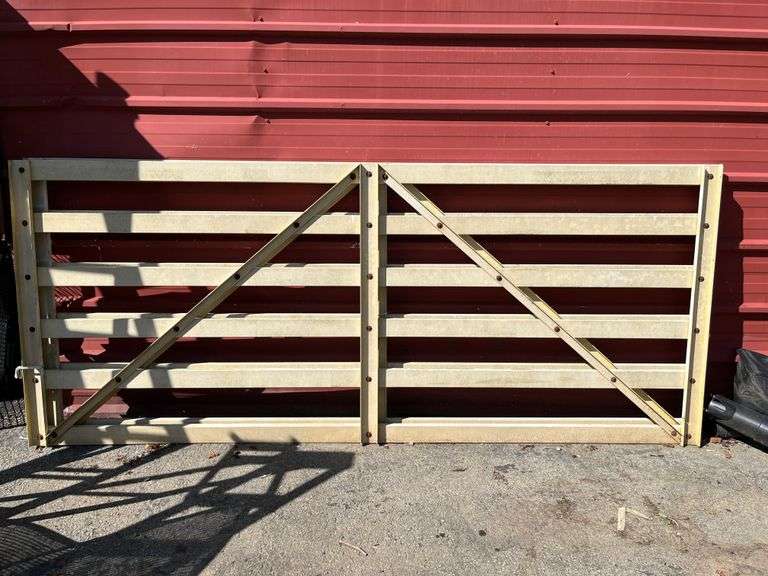 2x of 10' Fiberglass Cattle Gates